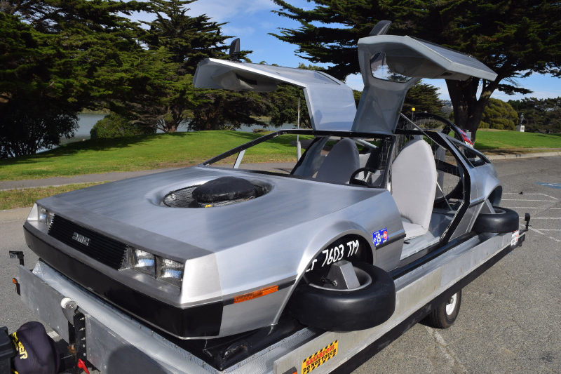 Illustration for article titled You Want This DeLorean Hovercraft for the Seas of Life